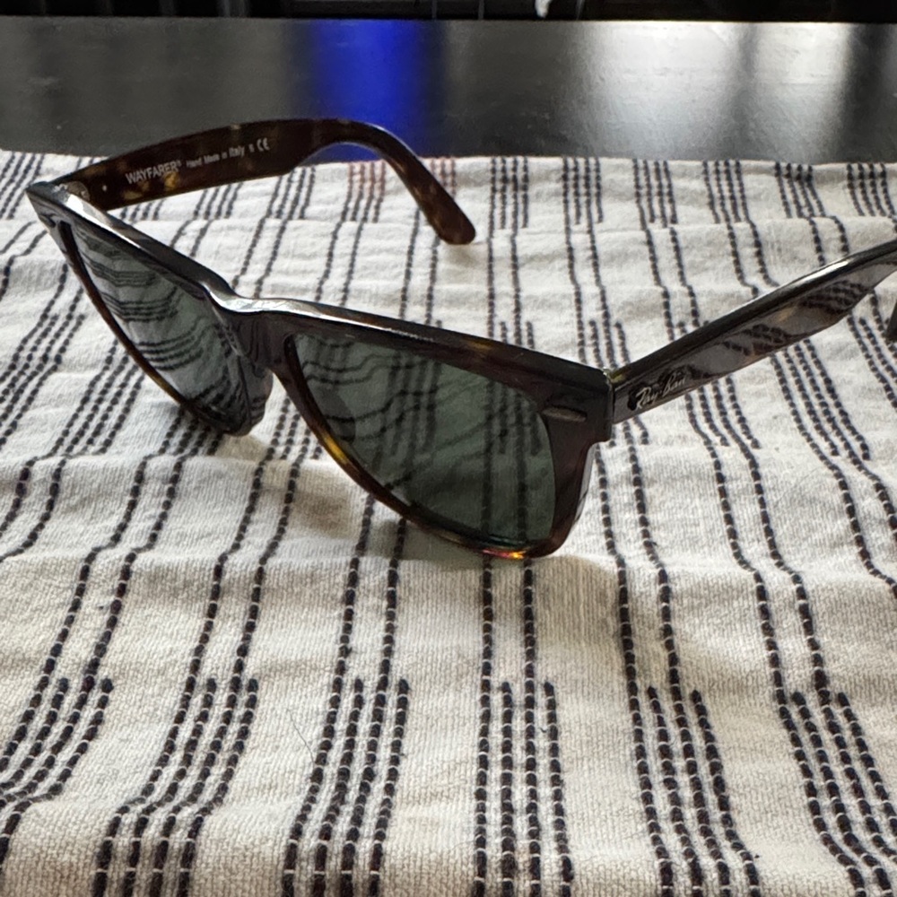 Ray-Ban Wayfarer Sunglasses Tortoise Frame with Green Lenses